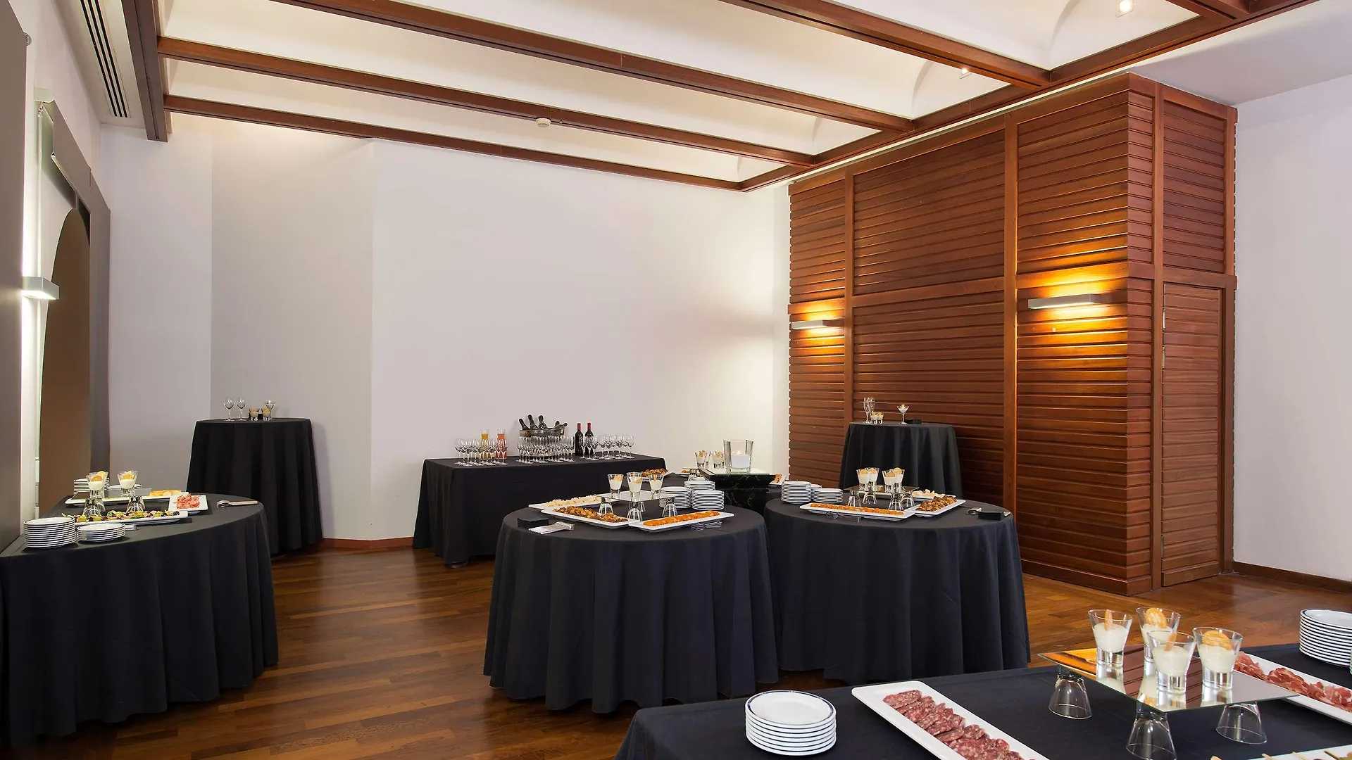 Hotel Melia Milano 5*, Mediolan